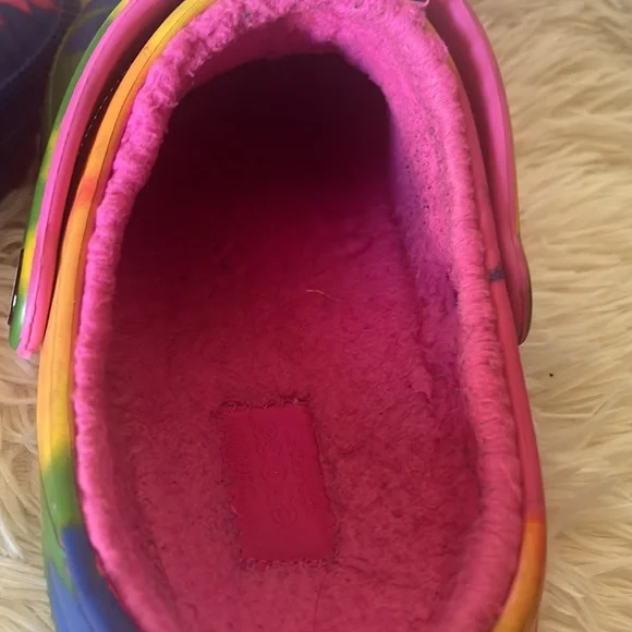 Crocs Tie- Dyed Fleece Lined Shoes Pink ,Yellow, Blue sz 5 - Picture 7 of 9